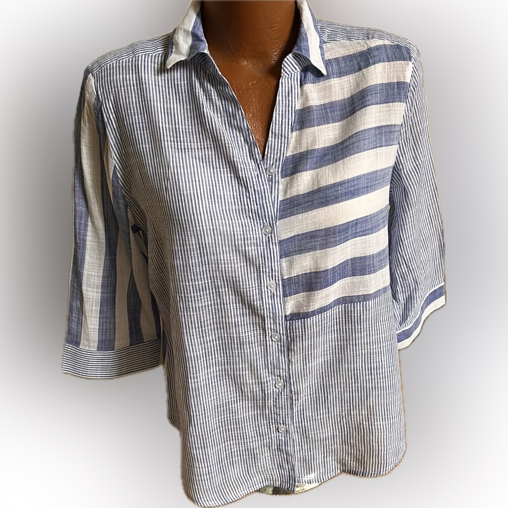 Chico’s very lightweight adorable blue white cotton high low hem blouse L / 2